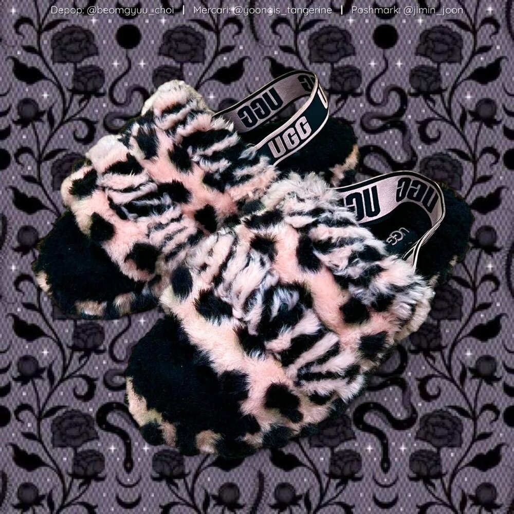 RARE Pink and black platform UGG slippers 🩷🖤